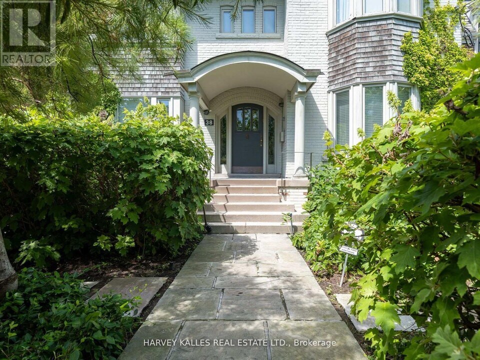 38 Dunvegan Rd. in Toronto, ON - Building Photo