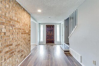 7705 Skylake Dr in Fort Worth, TX - Foto de edificio - Building Photo