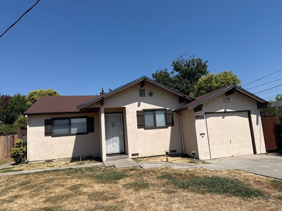19650 San Miguel Ave in Castro Valley, CA - Building Photo