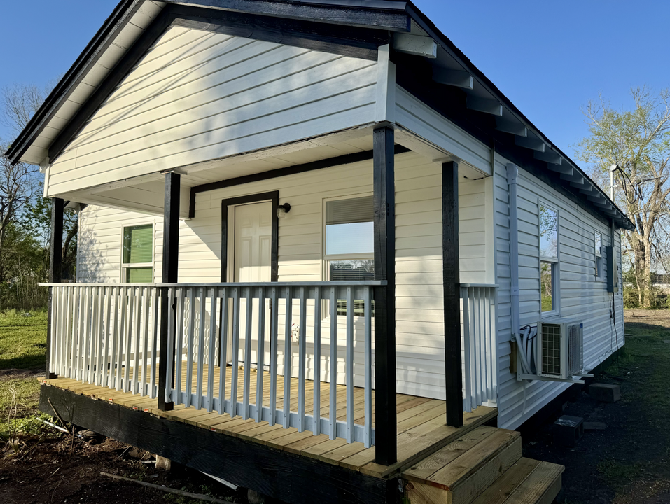 1704 Dalhart St in Dayton, TX - Building Photo