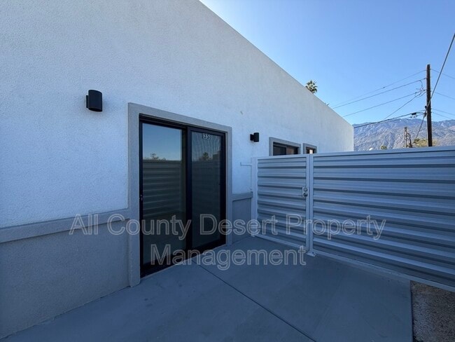 517 S Mountain View Dr, Unit 3S in Palm Springs, CA - Building Photo - Building Photo