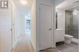 1 Quarrington Lane in North York, ON - Building Photo - Building Photo