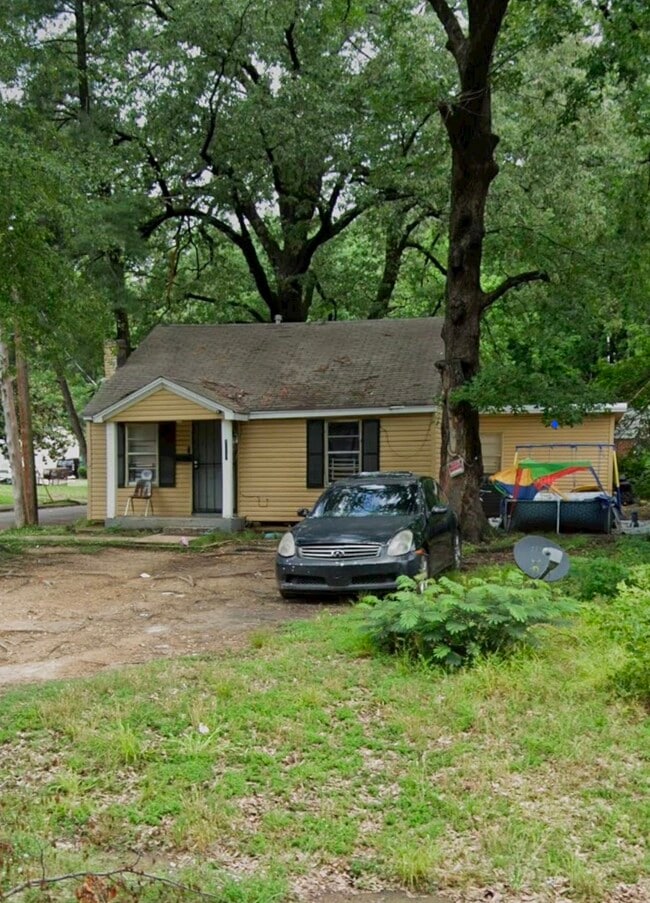 property at 1637 Patterson St