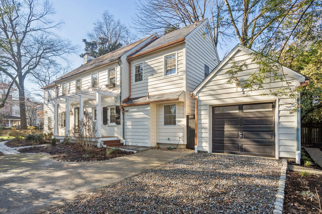 7400 Connecticut Ave in Chevy Chase, MD - Building Photo - Building Photo