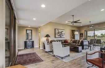 7825 E San Carlos Rd in Scottsdale, AZ - Building Photo - Building Photo