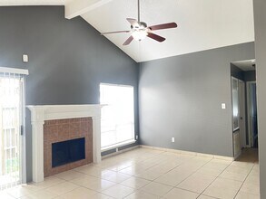 15807 Beechnut St in Houston, TX - Building Photo - Building Photo