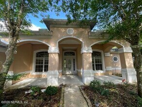 8907 Hampton Landing Dr E in Jacksonville, FL - Building Photo - Building Photo