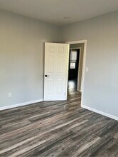 217 Wagaraw Rd, Unit 2nd front in Hawthorne, NJ - Foto de edificio - Building Photo