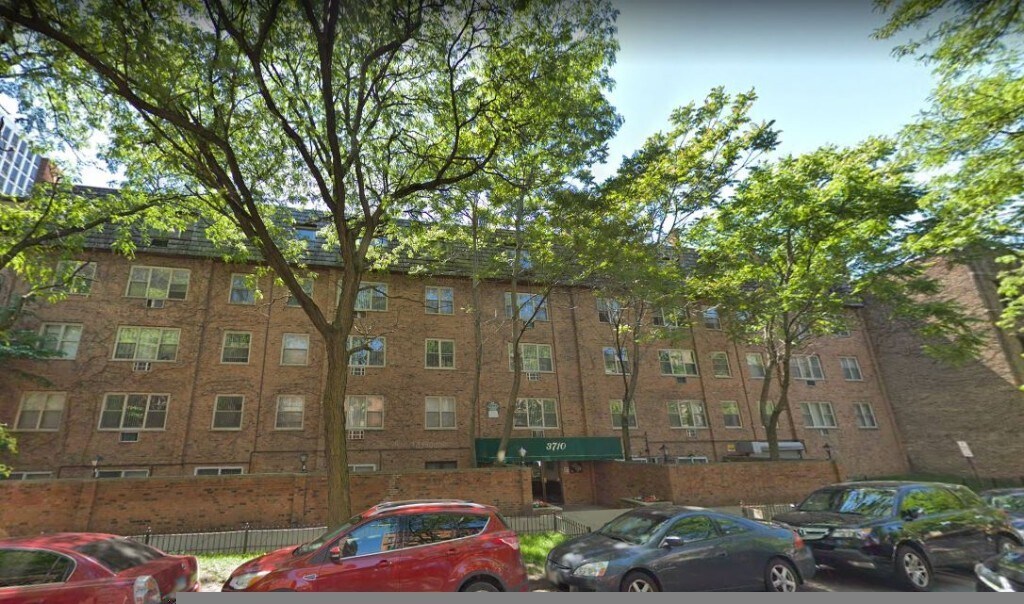 3731 N Pine Grove Ave in Chicago, IL - Building Photo