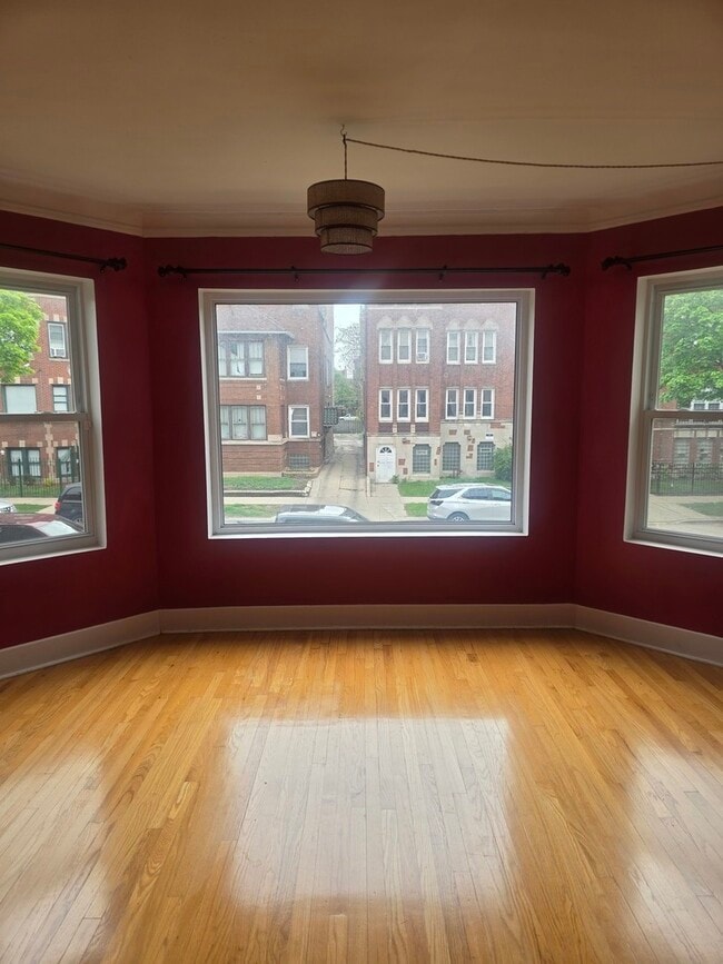 6926 S Paxton Ave in Chicago, IL - Building Photo - Building Photo