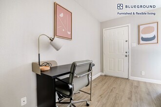 1230 E 38th 1/2 St in Austin, TX - Foto de edificio - Building Photo