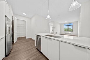 121 34th St in Union City, NJ - Building Photo