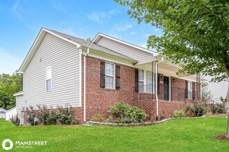 2001 Gresham Ct in Greensboro, NC - Foto de edificio - Building Photo