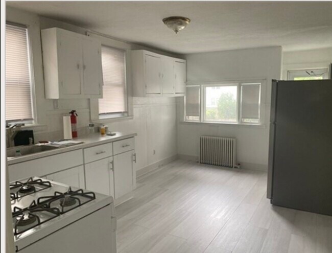 19 Meacham St, Unit 1 in Somerville, MA - Building Photo - Building Photo