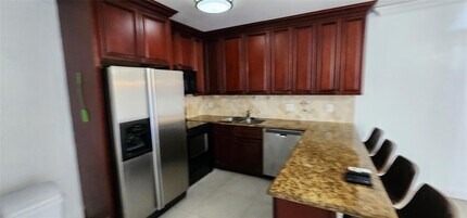 806 NE 7th St in Hallandale Beach, FL - Building Photo - Building Photo