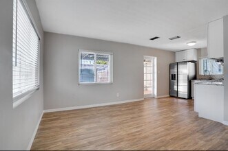 6741 Hibiscus Ave S in South Pasadena, FL - Building Photo - Building Photo