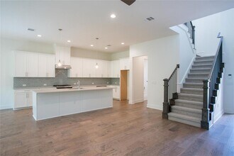 3018 Sunridge Dr in Austin, TX - Building Photo - Building Photo