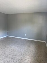 1940 NE 167th St in North Miami Beach, FL - Building Photo - Building Photo