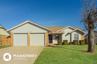 1729 SE 8th St in Moore, OK - Building Photo - Building Photo