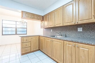 1470 W 41st St in Hialeah, FL - Building Photo - Building Photo