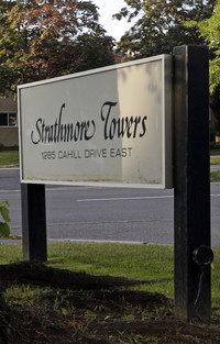 Strathmore Towers South in Ottawa, ON - Building Photo - Building Photo