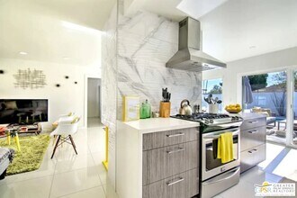 3963 Cll San Antonio in Palm Springs, CA - Foto de edificio - Building Photo