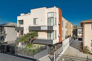 5837 Virginia Ave in Los Angeles, CA - Building Photo