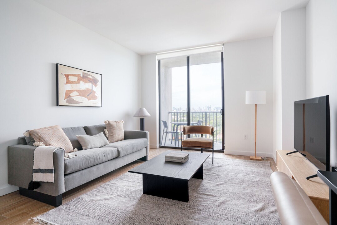 1501 SW 37th Ave in Miami, FL - Building Photo