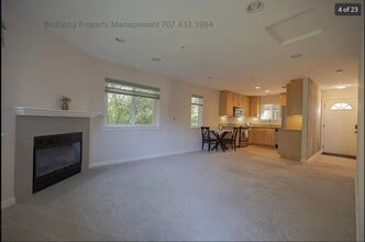 202 Foss Creek Cir in Healdsburg, CA - Building Photo - Building Photo