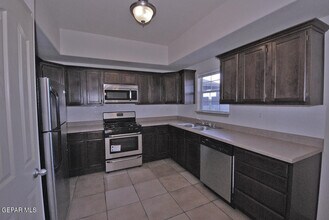 516 Cactus Crossing Dr in Horizon City, TX - Building Photo - Building Photo