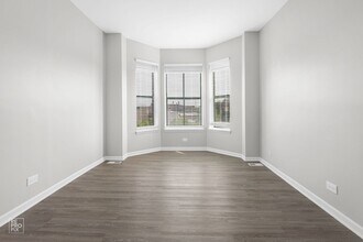 8954 S Commercial Ave Chicago, IL 60617 in Chicago, IL - Foto de edificio - Building Photo