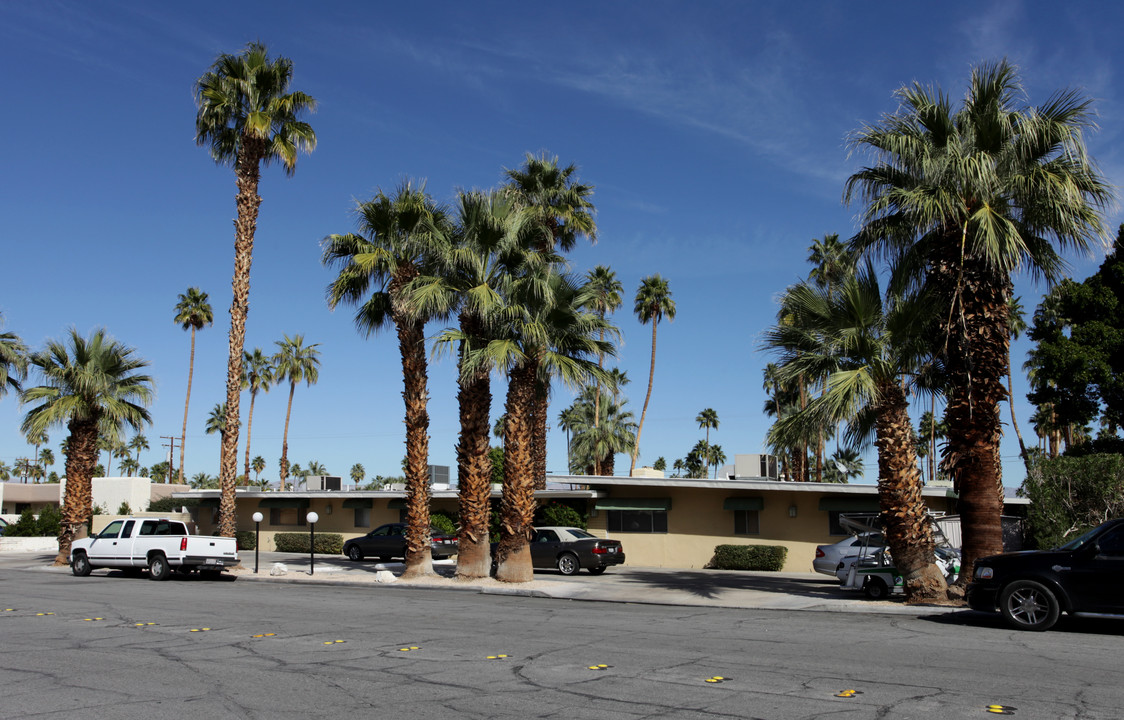 Canyon Villas in Palm Springs, CA - Building Photo