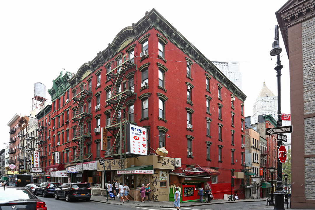 21 Mott St in New York, NY - Building Photo