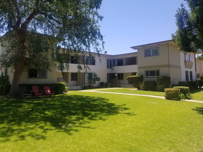 Clemson Market in Los Angeles, CA - Foto de edificio - Building Photo