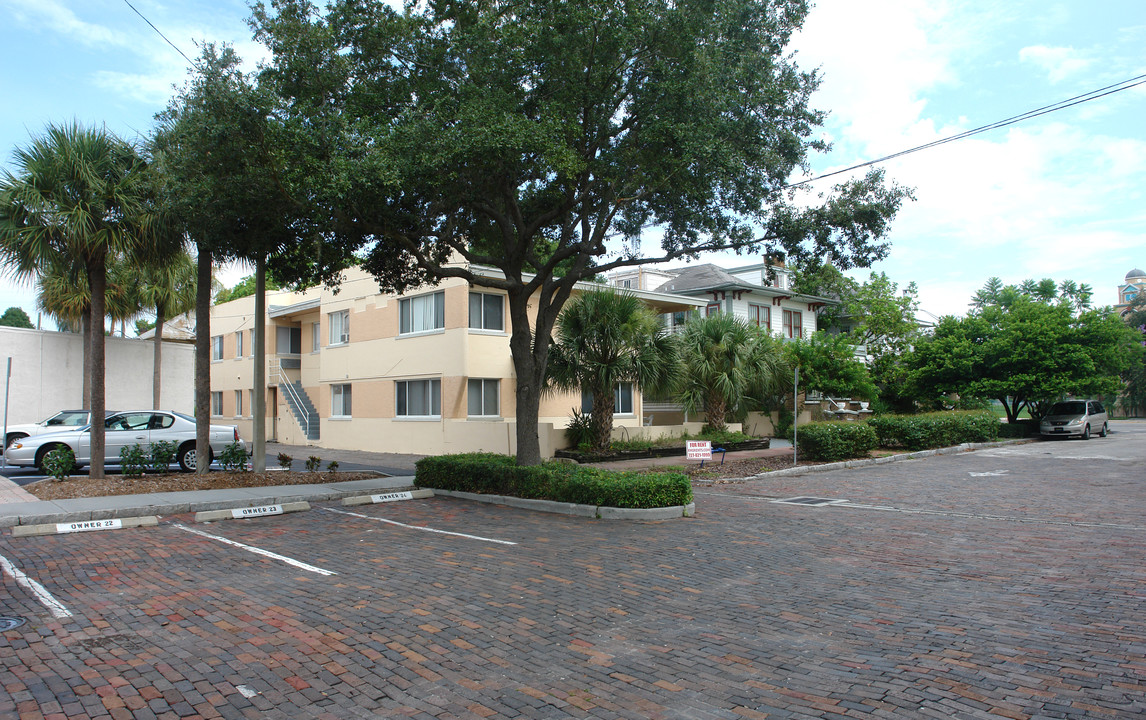 Jordan Apartments in St. Petersburg, FL - Building Photo