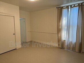 325 Plaza St in Healdsburg, CA - Building Photo - Building Photo