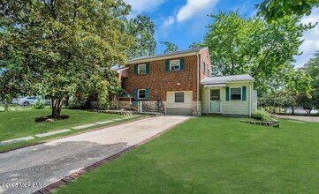 221 Harrison Ave in Ocean Township, NJ - Foto de edificio - Building Photo