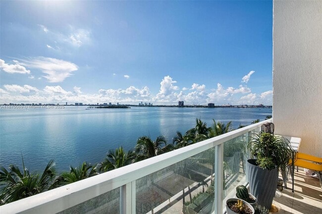 665 NE 25th St in Miami, FL - Building Photo - Building Photo
