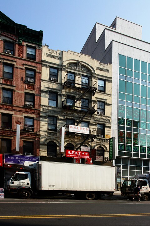 96 E Broadway in New York, NY - Building Photo