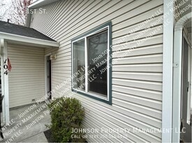 104 S 1st St in Eagle, ID - Building Photo