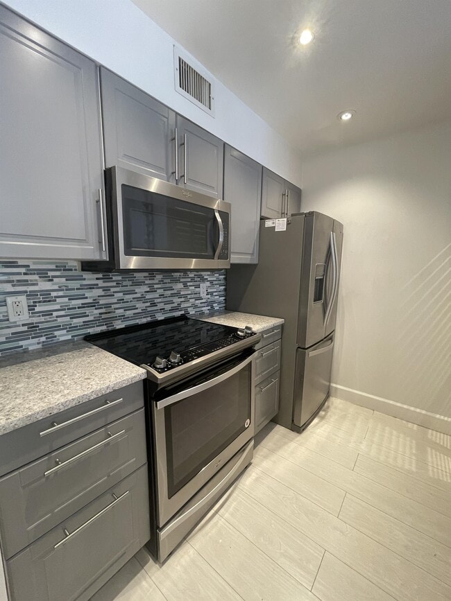 2031 Renaissance Blvd in Miramar, FL - Building Photo - Building Photo