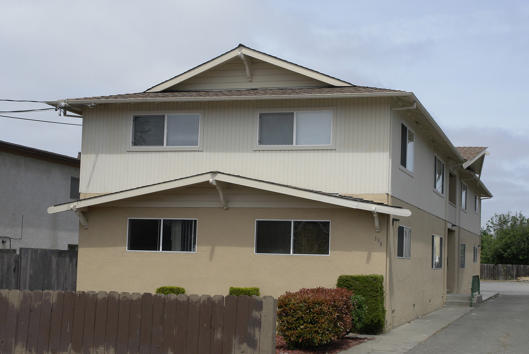 196 Poplar Ave in Hayward, CA - Foto de edificio