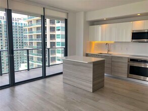 121 NE 34th St, Unit 1804 in Miami, FL - Building Photo - Building Photo