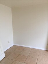 4926 Vincennes Ct-Unit -5 in Cape Coral, FL - Building Photo - Building Photo