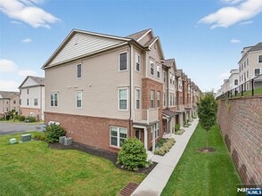 69 Arnold Dr in Wood Ridge, NJ - Building Photo - Building Photo