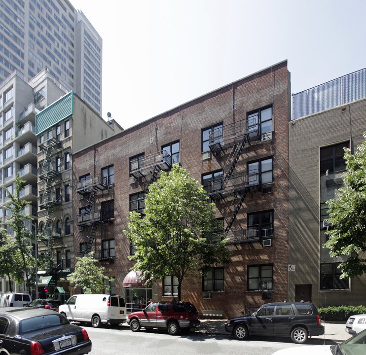 420 E 82nd St in New York, NY - Building Photo