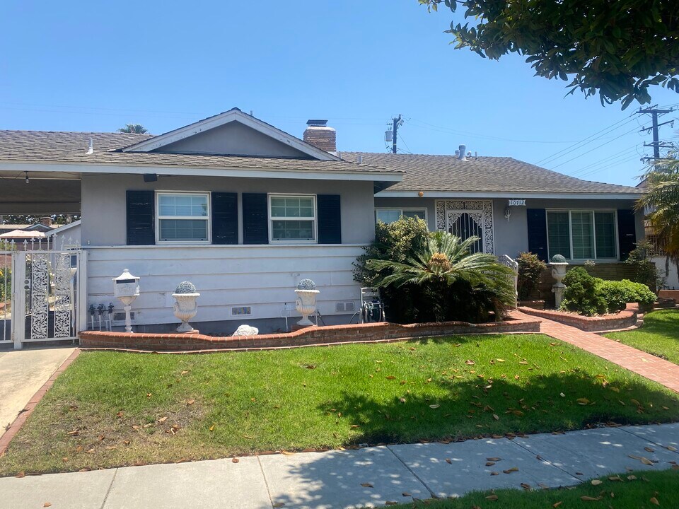 10712 S 3rd Ave in Inglewood, CA - Building Photo