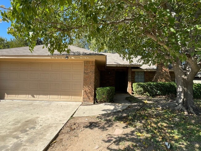 property at 3520 Wessex Ct
