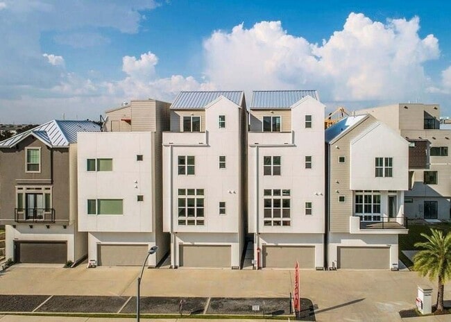 5866 E Post Oak Ln in Houston, TX - Building Photo - Building Photo