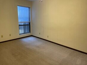 1510 Northbrook Dr, Unit B-11 in Normal, IL - Foto de edificio - Building Photo